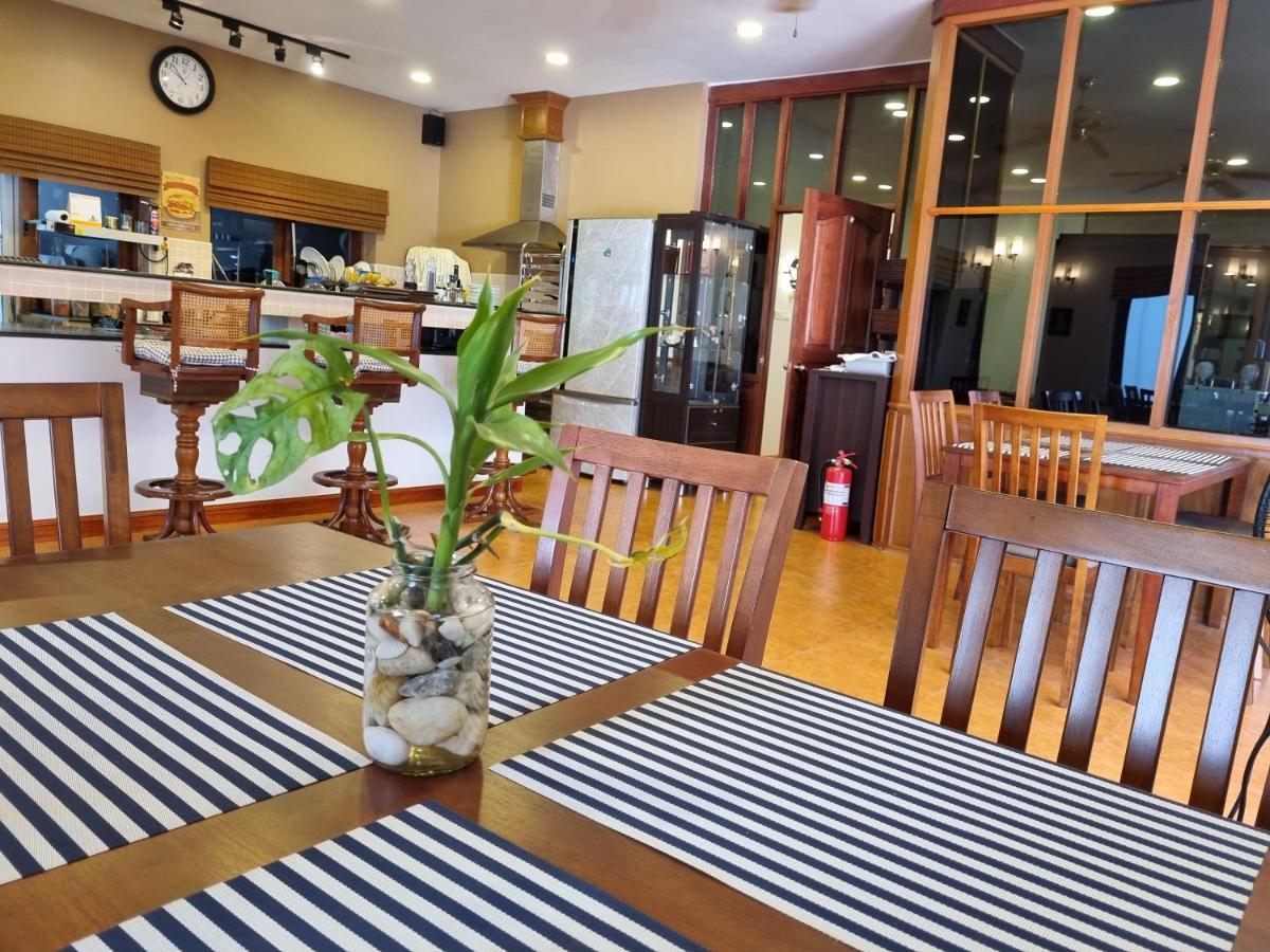 Meyers Hua Hin Hotel Buitenkant foto