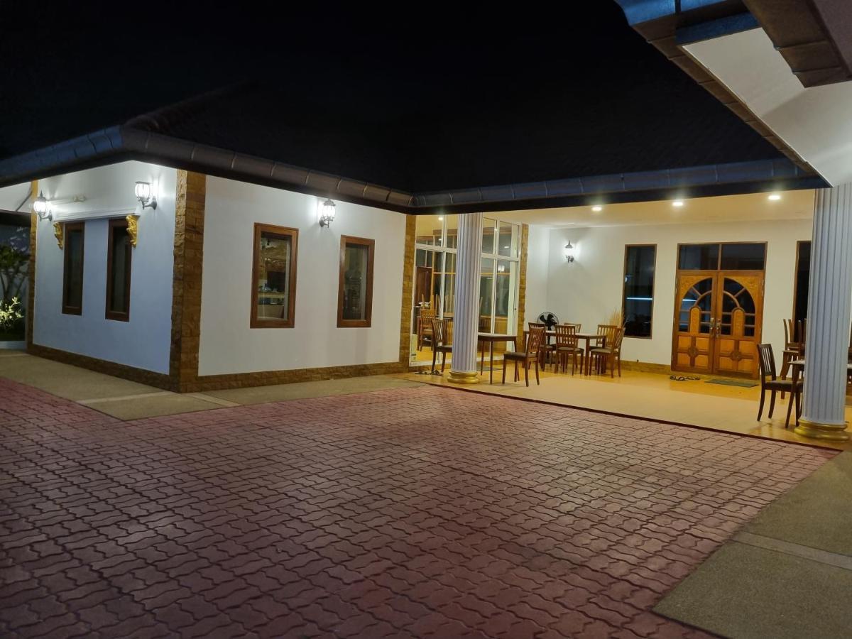 Meyers Hua Hin Hotel Buitenkant foto