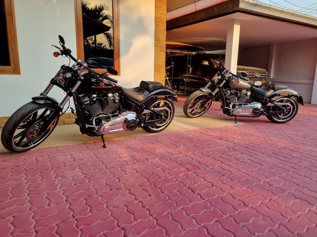 Meyers Hua Hin Hotel Buitenkant foto