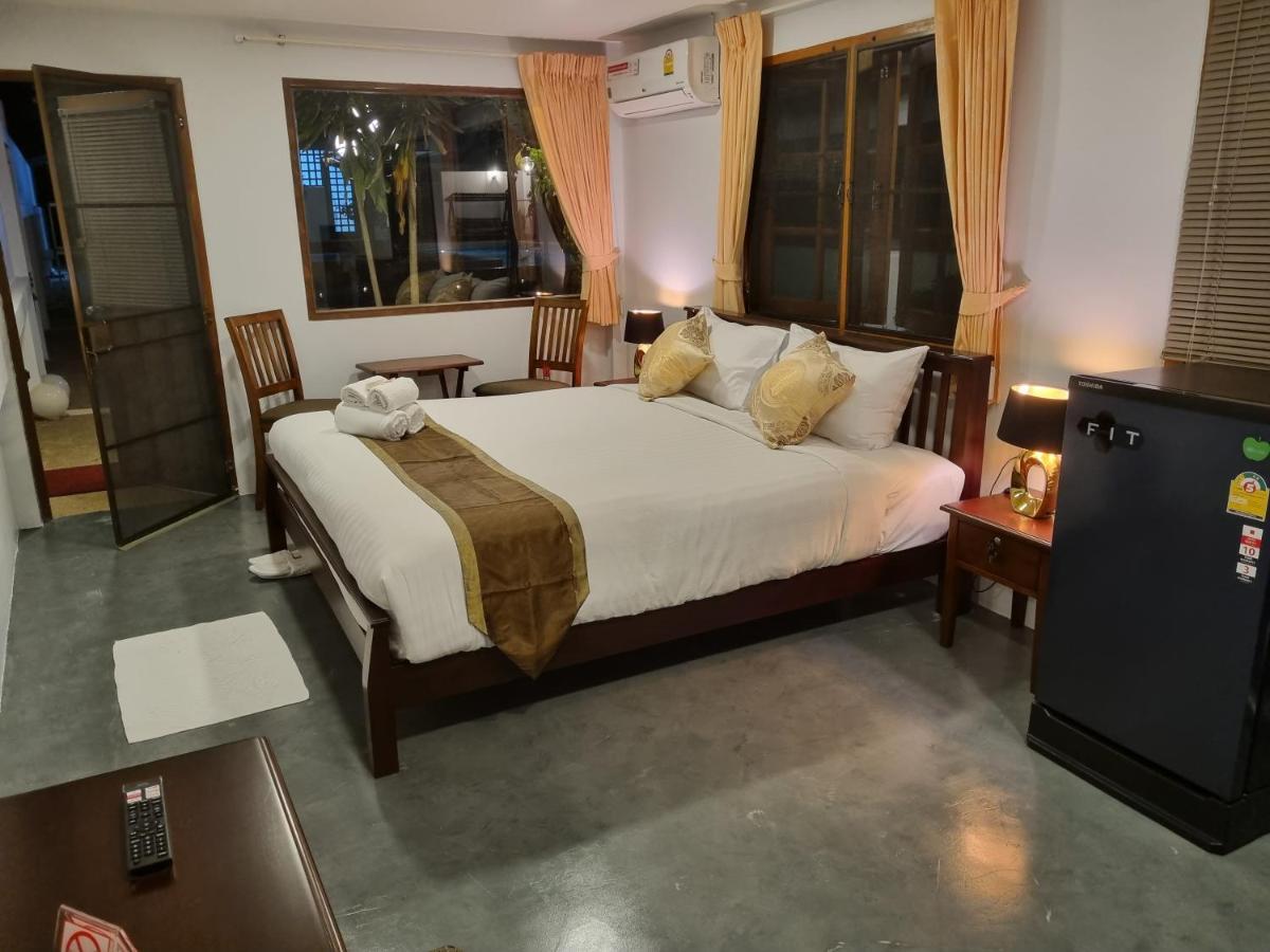 Meyers Hua Hin Hotel Buitenkant foto