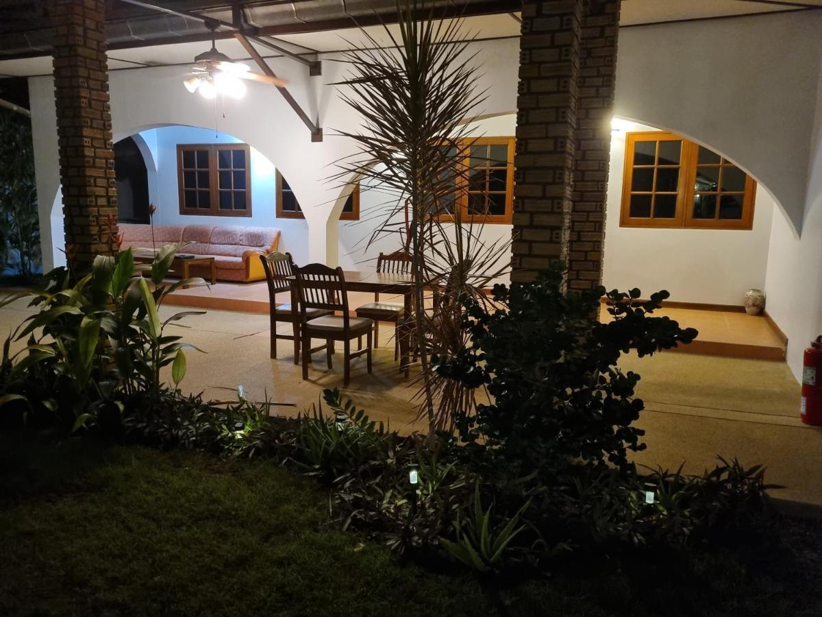 Meyers Hua Hin Hotel Buitenkant foto