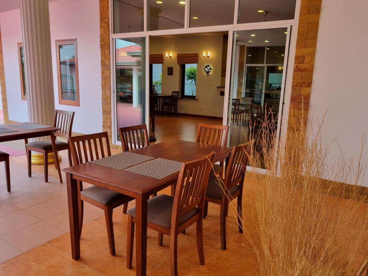 Meyers Hua Hin Hotel Buitenkant foto