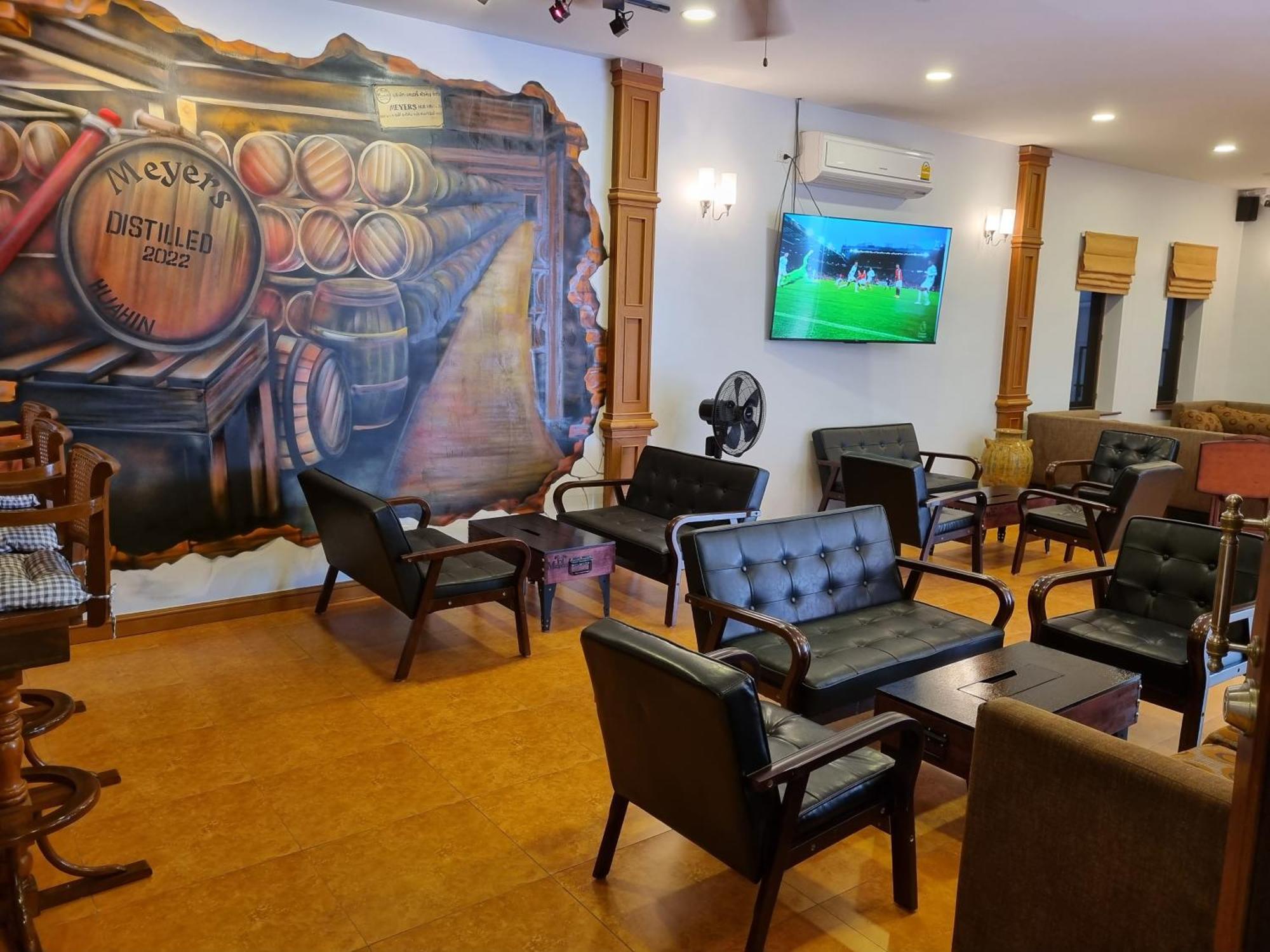 Meyers Hua Hin Hotel Buitenkant foto