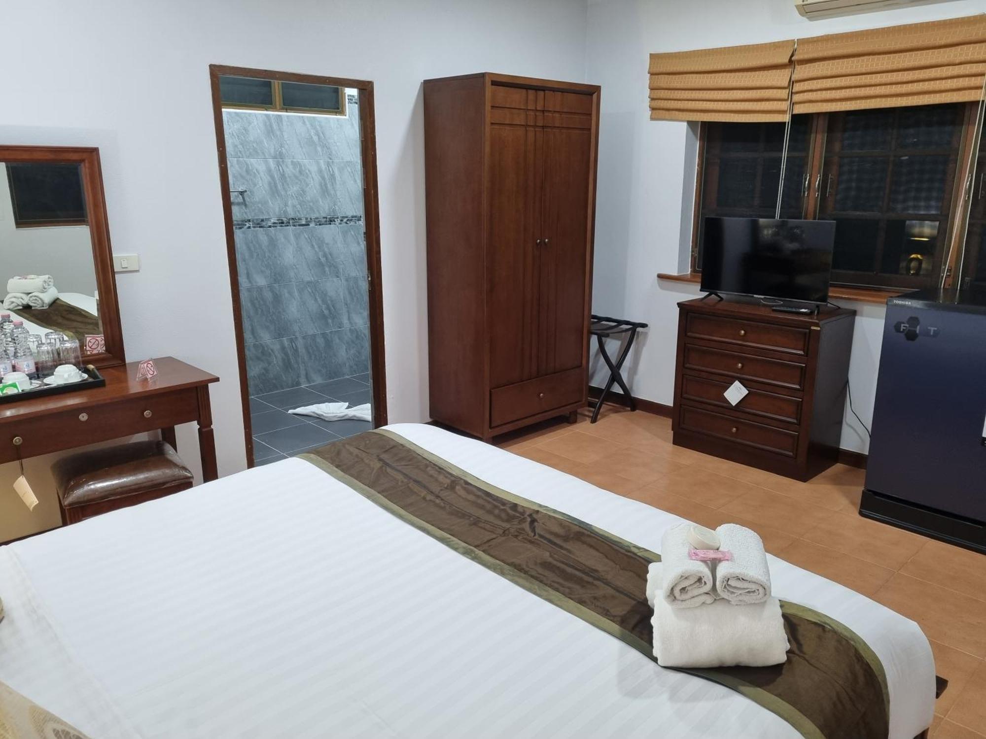 Meyers Hua Hin Hotel Buitenkant foto