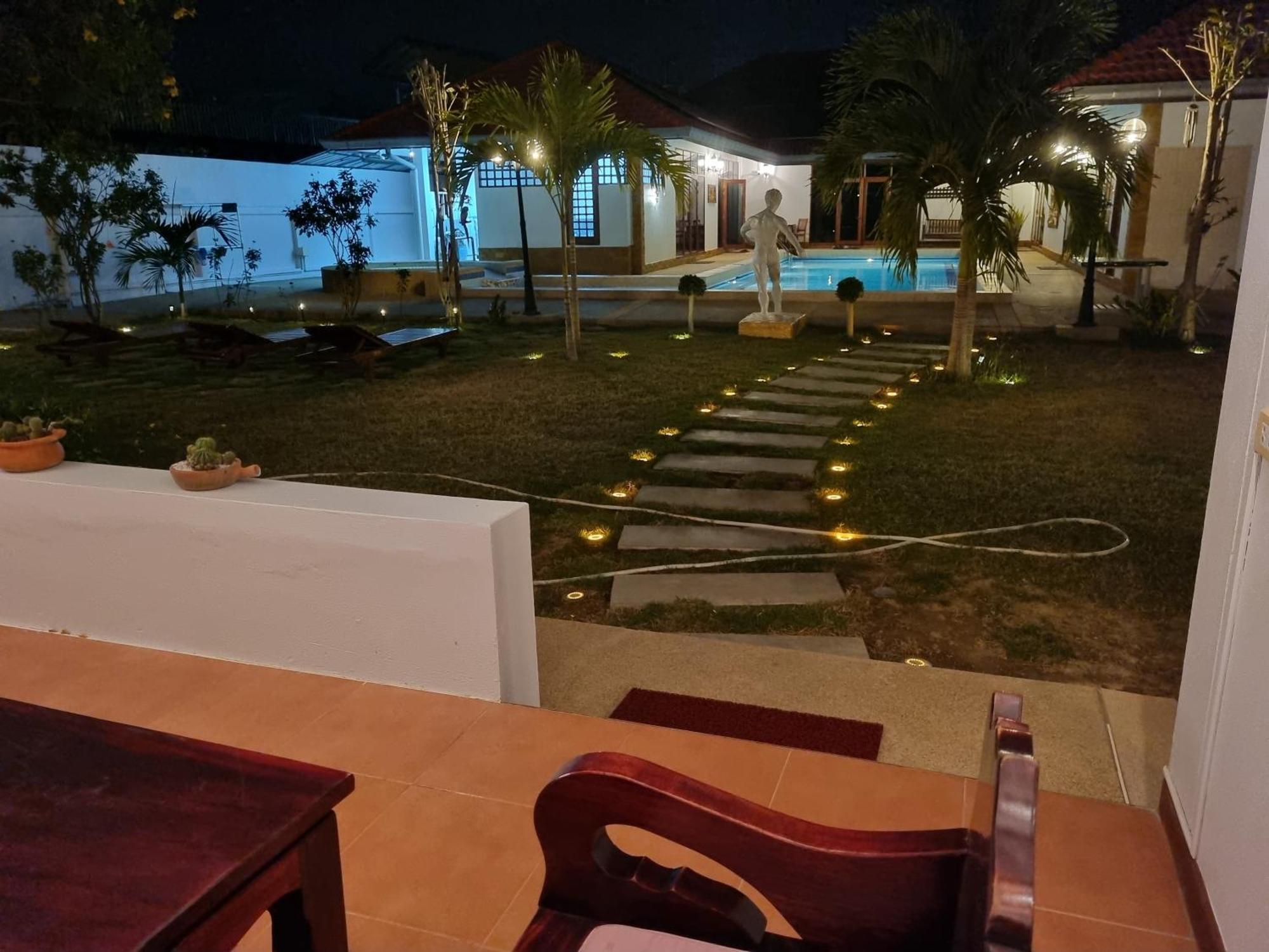 Meyers Hua Hin Hotel Buitenkant foto