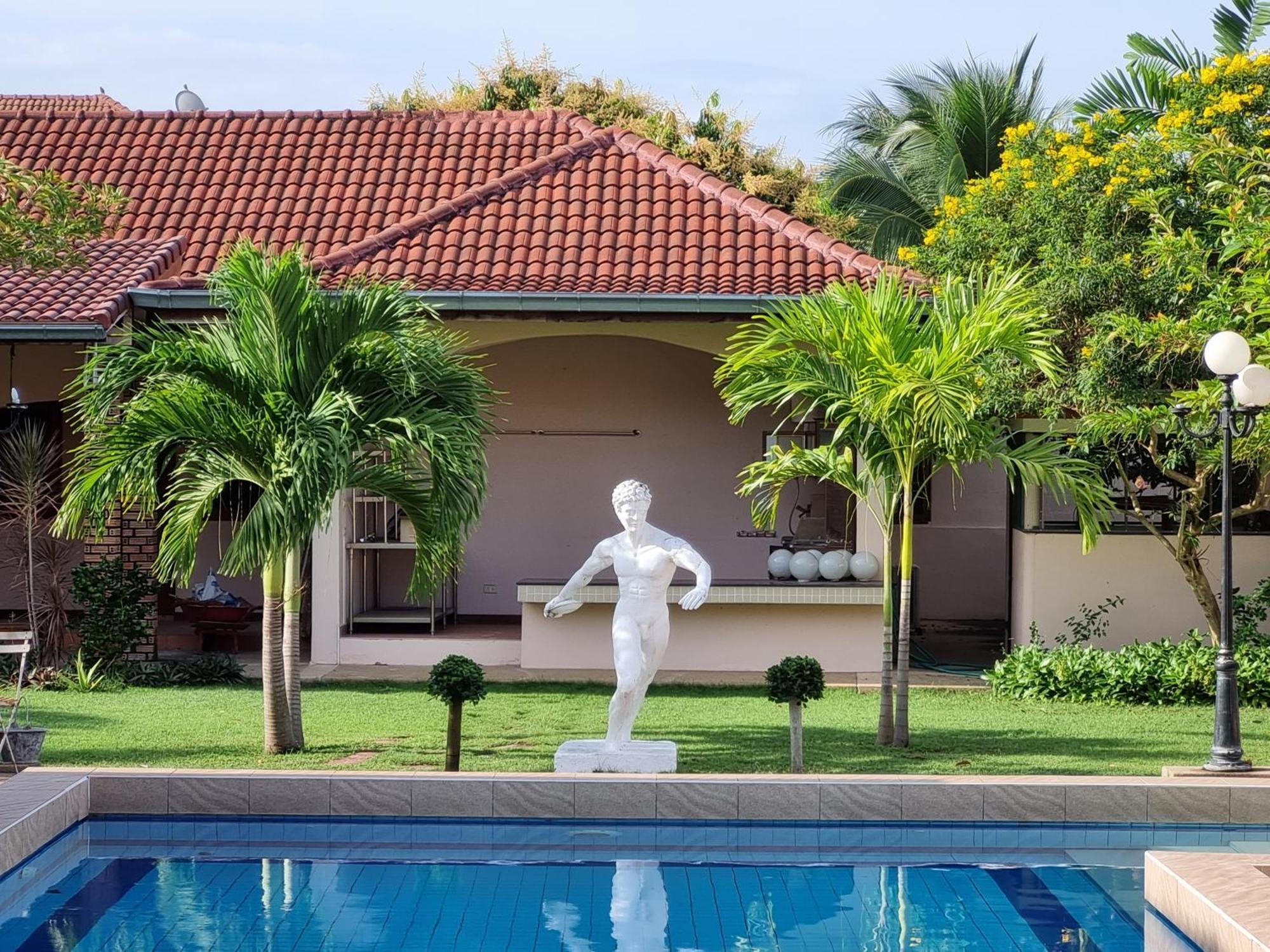 Meyers Hua Hin Hotel Buitenkant foto