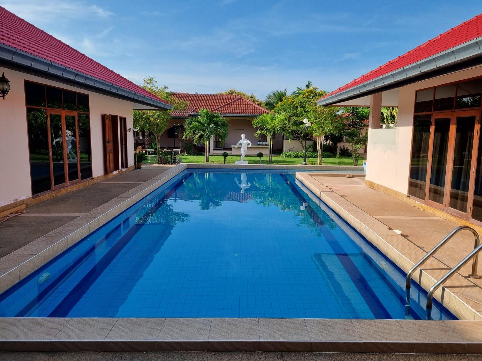 Meyers Hua Hin Hotel Buitenkant foto