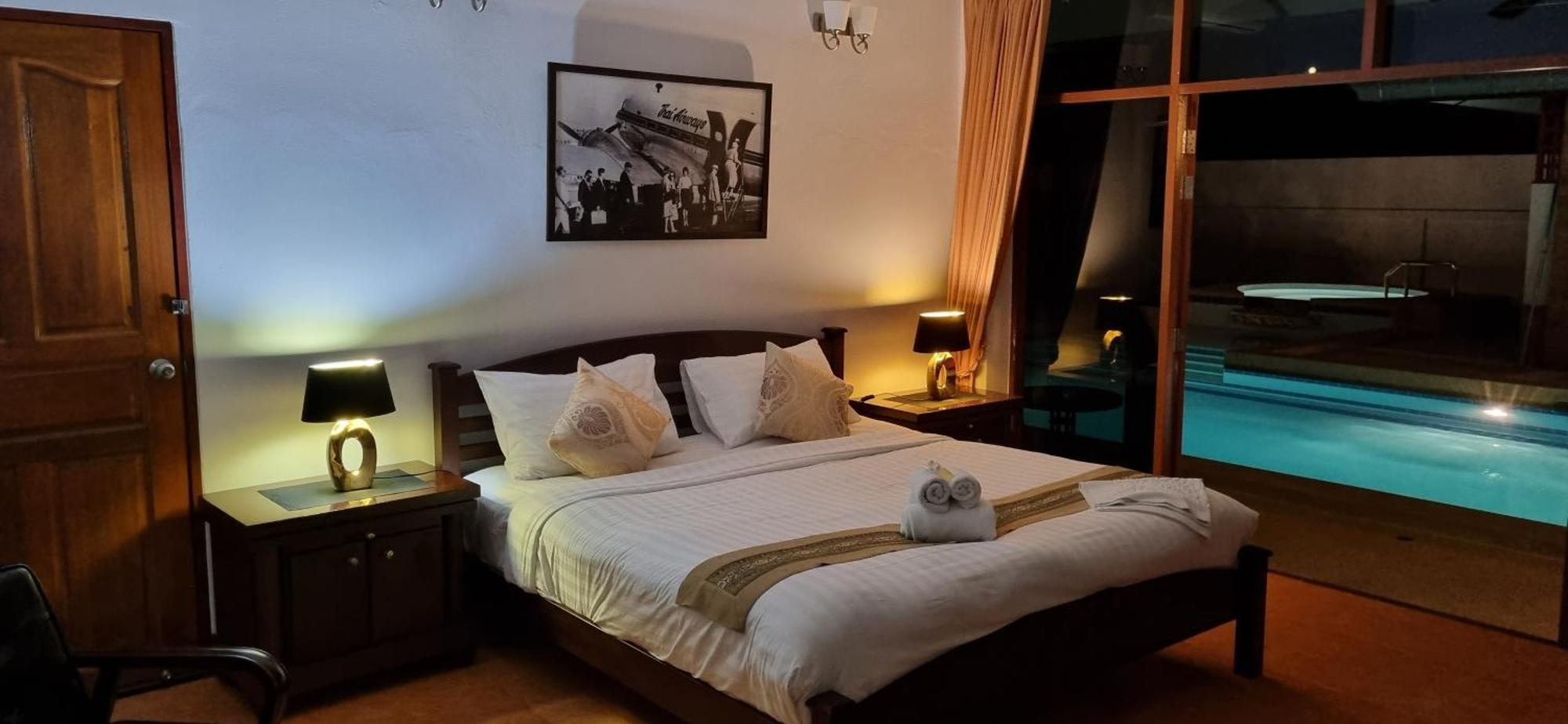Meyers Hua Hin Hotel Buitenkant foto