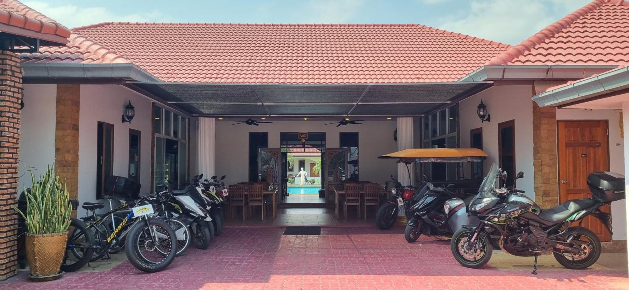 Meyers Hua Hin Hotel Buitenkant foto